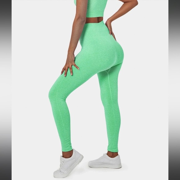 Seamless Flow High Waisted Tummy control 7/8 Leggings​​ - Picture 2 of 3